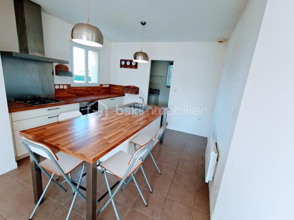 Pavillon plain-pied 3 chambres de 93m², garage, terrain 719m² – 4 pièces – 3 chambres – 92 m²