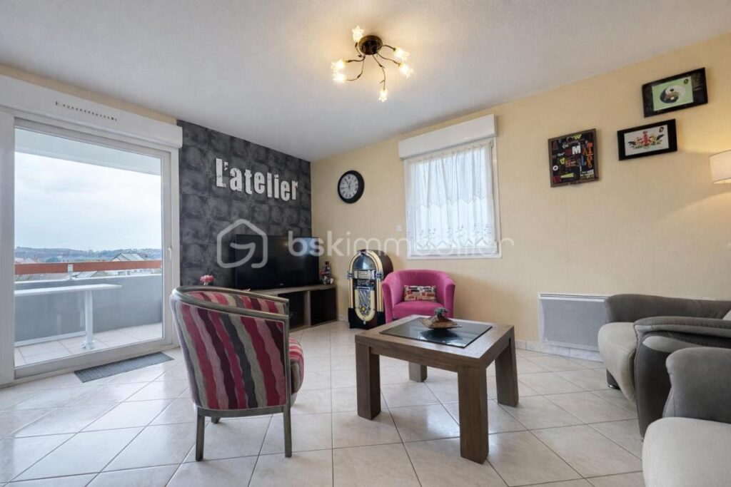 Appartement spacieux et lumineux avec terrasse et vue dégagée à Locminé – Garage – 3 pièces – 2 chambres – 73 m²