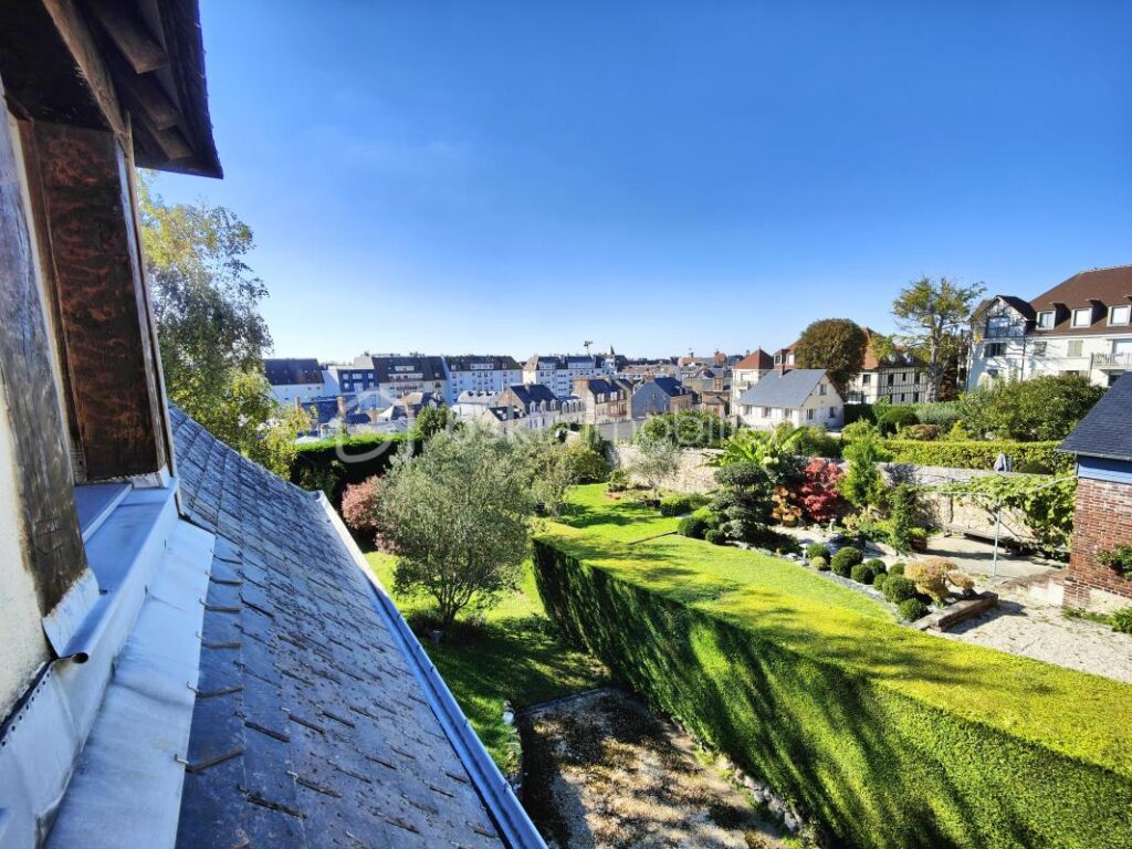 Plein centre, maison familiale av 5 ch sous-sol et jardin clos arboré ! – 8 pièces – 4 chambres – 180 m²