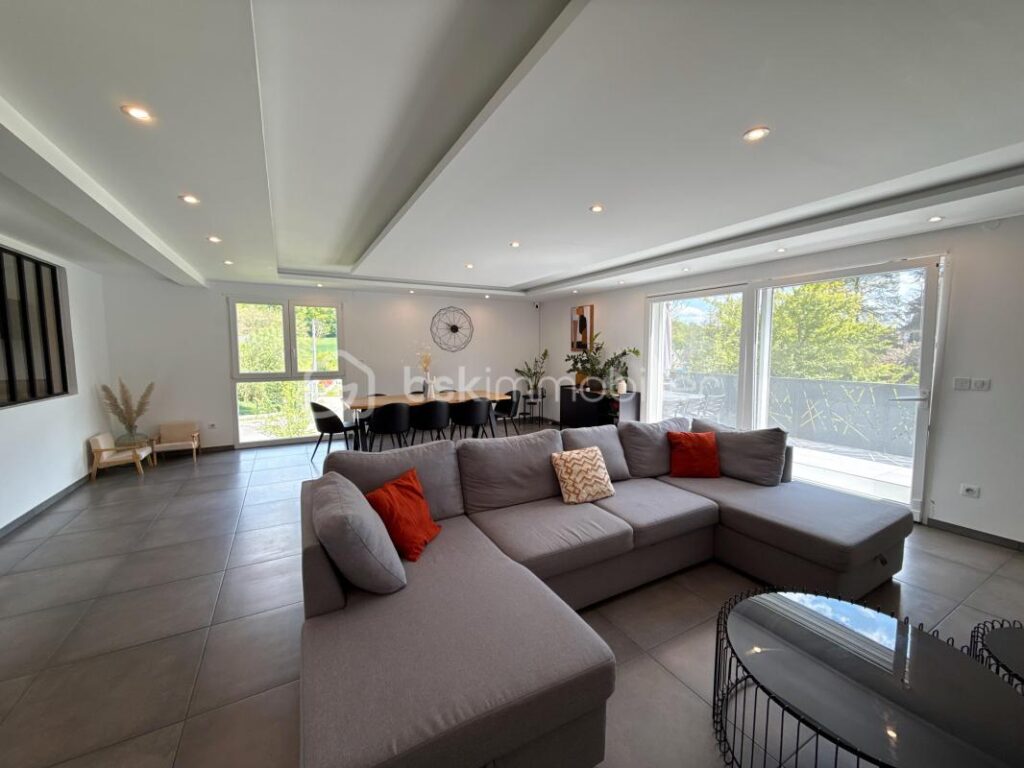 Maison contemporaine 2015 – 140m2 – 5,12 ares de terrain – 5 pièces – 4 chambres – 140 m²