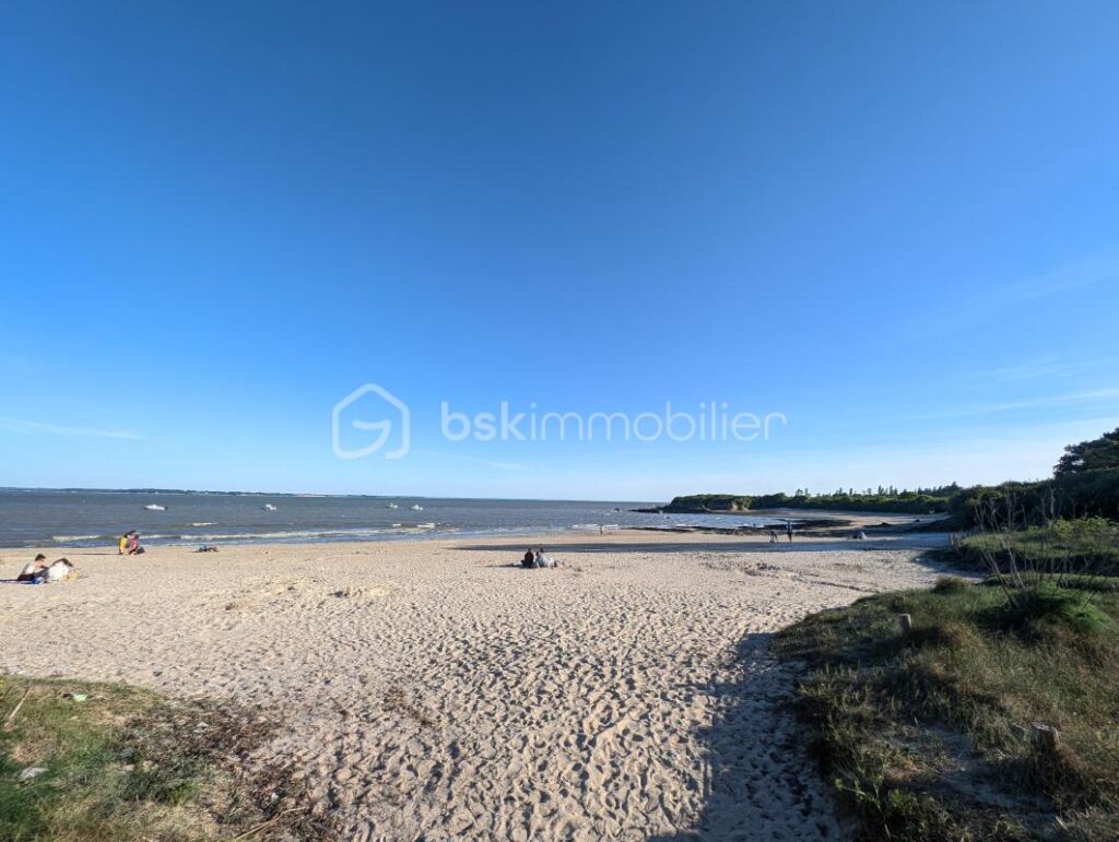 AMBON / TERRAIN A BATIR / VUE MER / 200 M DE LA PLAGE – NR pièces – NR chambres – 4031 m²