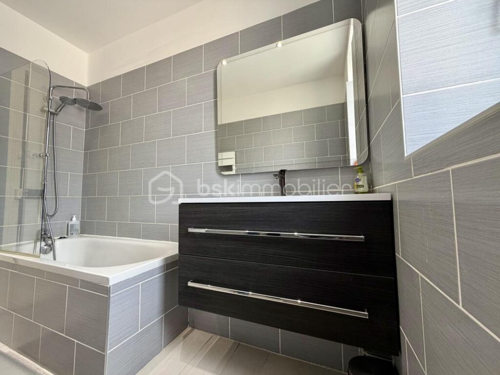 Appartement 4 pièces lumineux et vue montagne dégagée – 4 pièces – 3 chambres – 95 m²