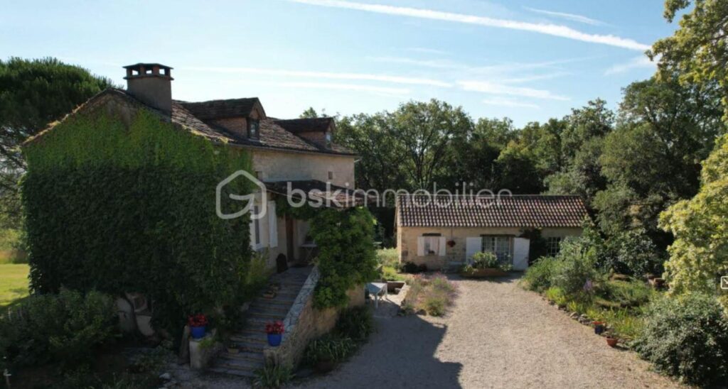 Évasion rustique en pleine campagne : sublime corps de ferme avec piscine et vaste terrain à Berganty – 15 pièces – 3 chambres – 374 m²