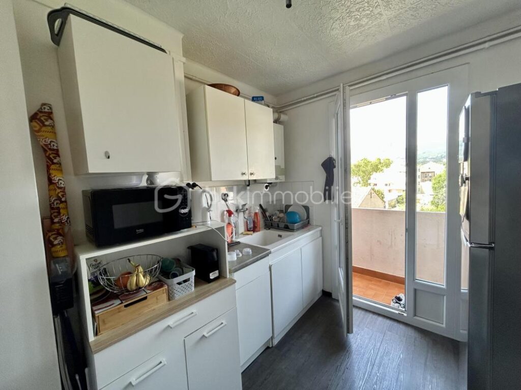 À vendre – Appartement 3 pièces avec balcons – Toulon secteur Saint Roch – 3 pièces – 2 chambres – 51 m²