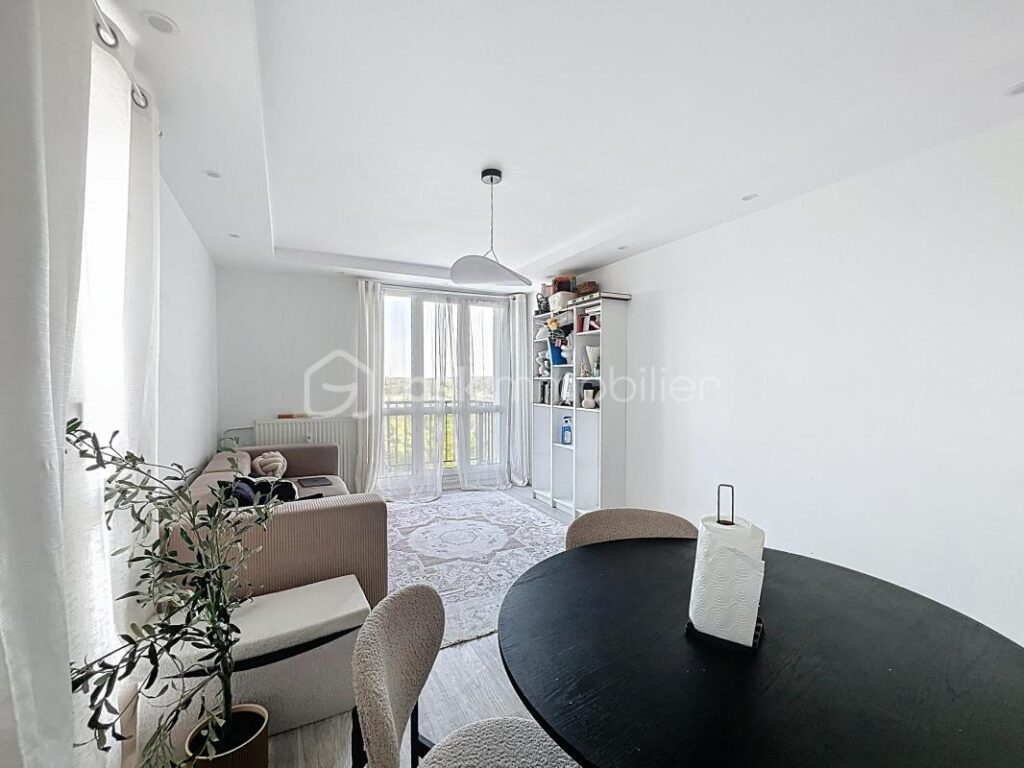 RARE EN CENTRE-VILLE – APPARTEMENT 3 PIÈCES RÉNOVÉ AVEC PARKING ET VUE SEINE – 3 pièces – 2 chambres – 64 m²