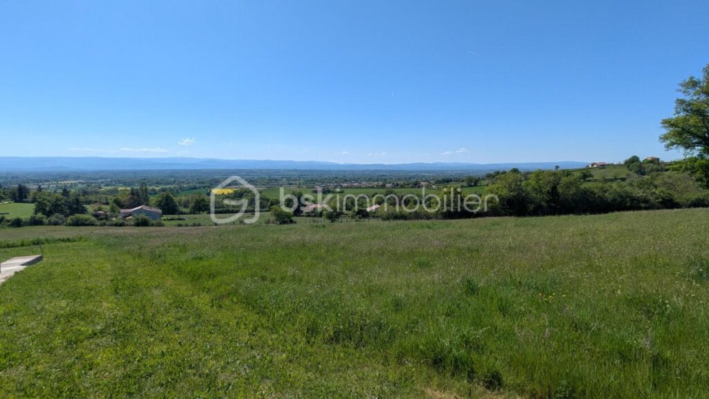 FERME RENOVEE AVEC 1Ha – 4 pièces – 3 chambres – 150 m²