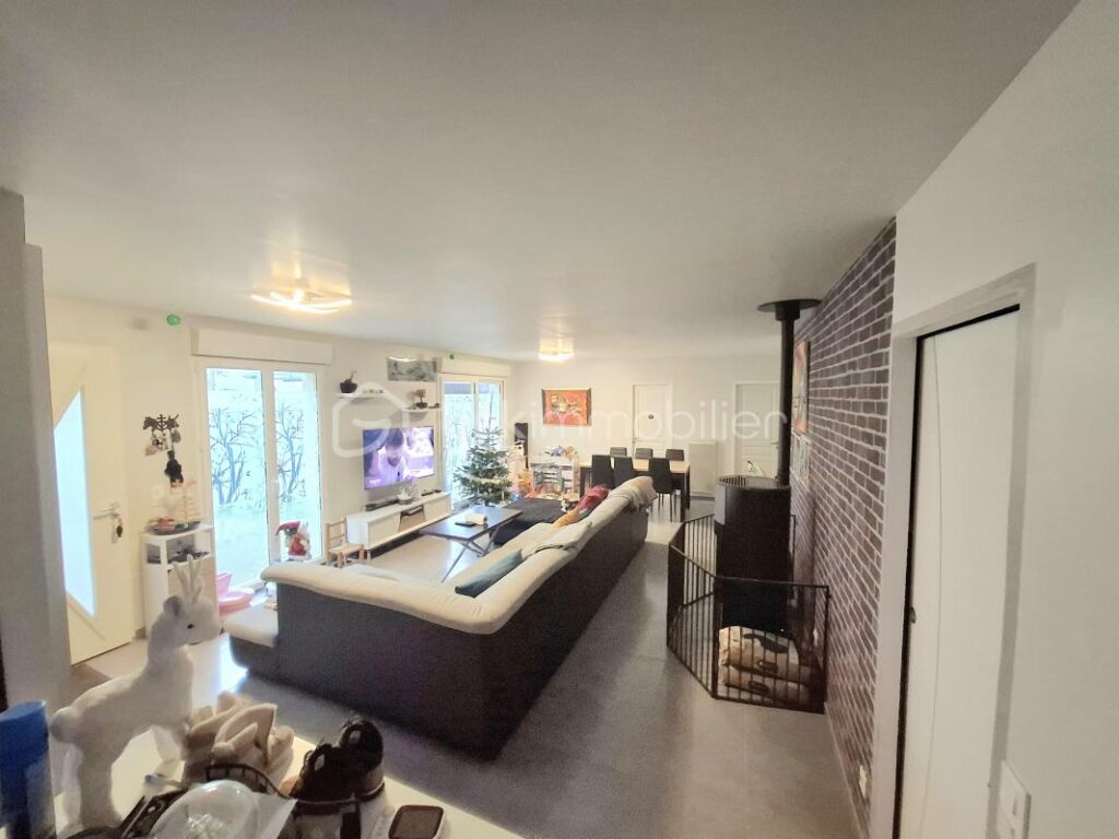 Maison T5 avec terrain clos – 4 pièces – 3 chambres – 99 m²