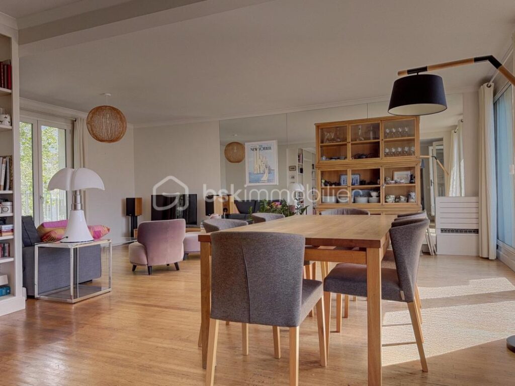 Appartement haut de gamme avec vue sur le Palais des Papes – 6 pièces – 5 chambres – 180 m²