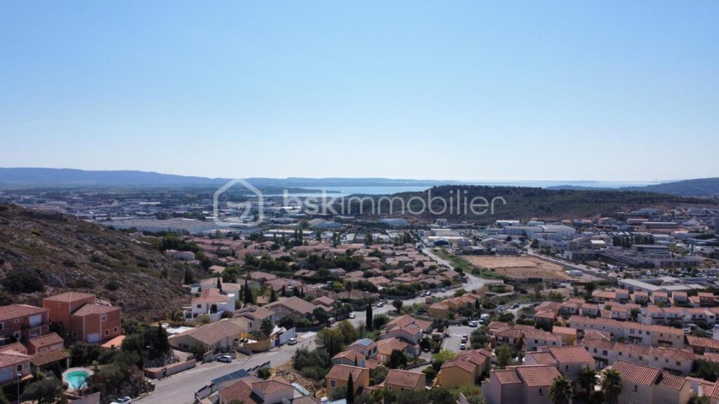 Narbonne – Terrain viabilisé – libre constructeur – vue étang de Bages – NR pièces – NR chambres – 270 m²