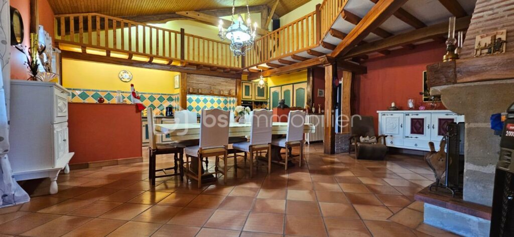 Havre de paix de 410m2 sur un terrain de 13000m2 avec Piscine – 11 pièces – 6 chambres – 410 m²