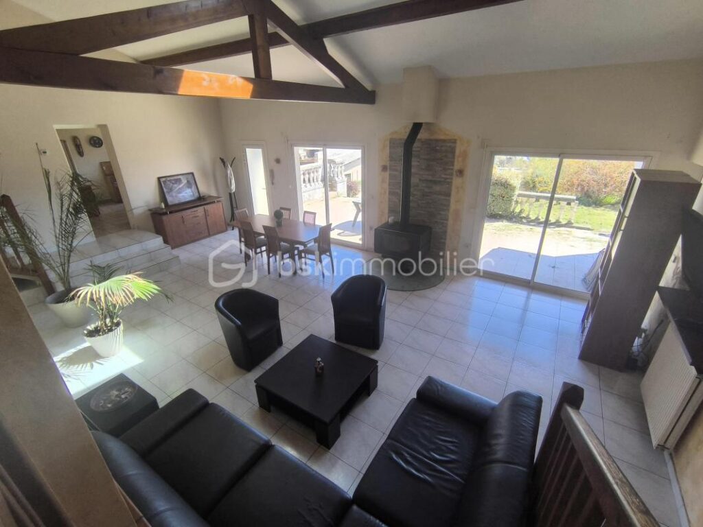 Exclusivité ! Bien rare à 5 min de Voiron – Maison familiale 151 m² + grand terrain – 6 pièces – 4 chambres – 151 m²