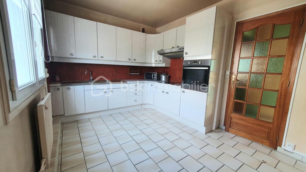 LES GOBELINS / APPARTEMENT DE 100M² / GARAGE / CAVE – 4 pièces – 2 chambres – 100 m²