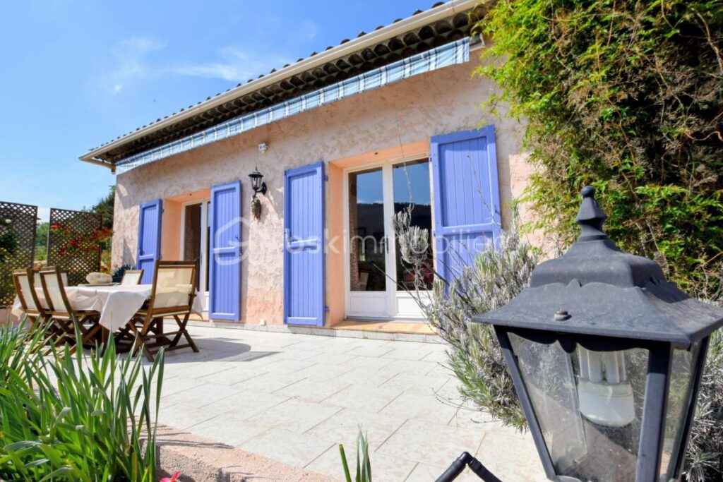 Superbe villa de 148 m2 sur une terrain de 2400 m2 – 5 pièces – 4 chambres – 148 m²