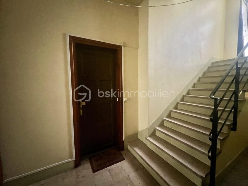 T4 – 98 m2 – 3 chambres – RUE POLONCEAU – Paris XVIIIème – 4 pièces – 3 chambres – 81 m²
