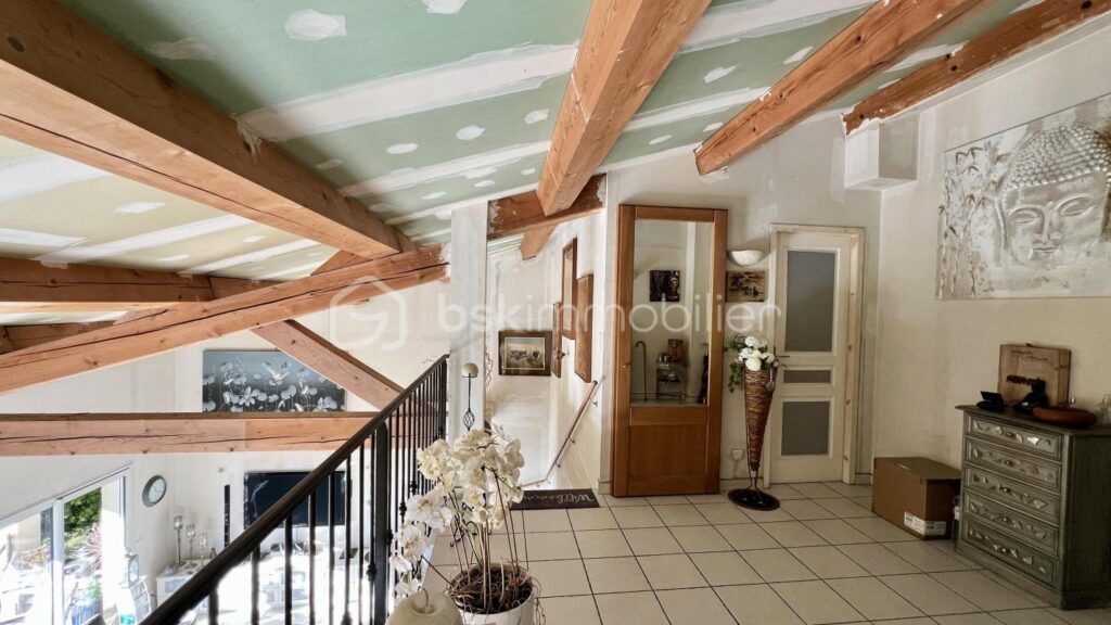 COUP DE CŒUR pour une villa individuelle à Vence Sud. Vue mer. Terrain piscinable – 4 pièces – 3 chambres – 135 m²