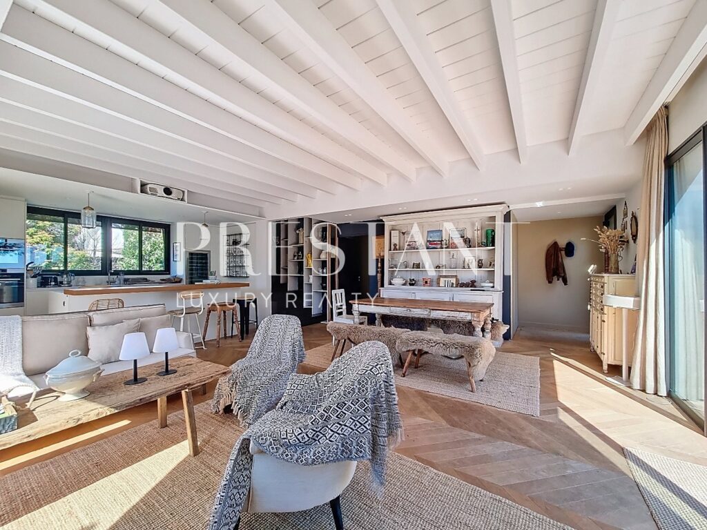 Maison – 4 pièces – 3 chambres – 138 m²