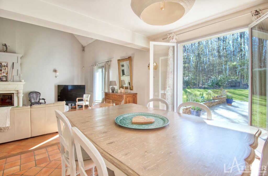 Maison familiale en lisière de forêt – 200m² de calme absolu – 7 pièces – 4 chambres – 211 m²