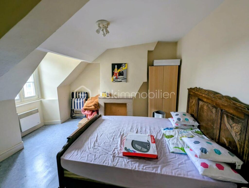 Appartement à vendre – Cœur de ville de FOUGERES avec vue sur le beffroi – 4 pièces – 2 chambres – 63 m²