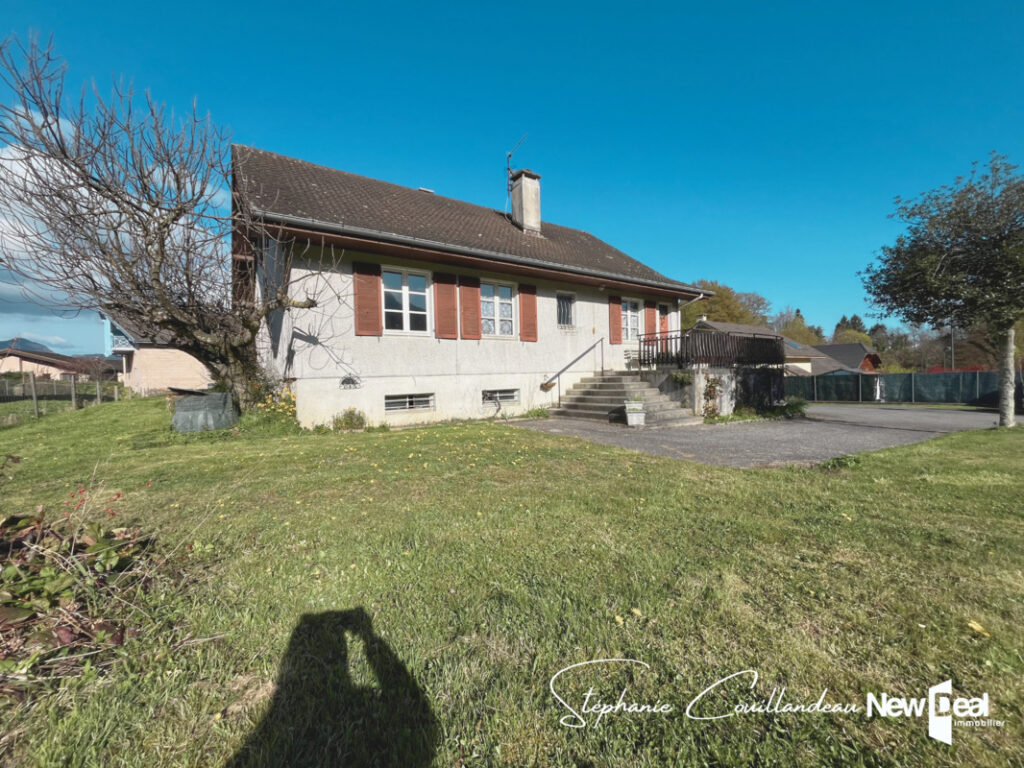 Grande maison à rénover sur grand terrain plat sur les hauteurs d’Aix les Bains – 7 pièces – 5 chambres – 177 m²