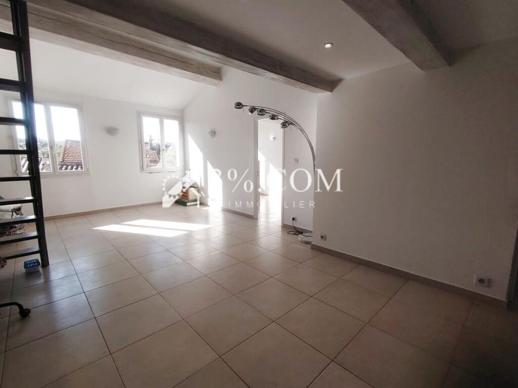 Duplex en plein centre-ville – 4 pièces – 3 chambres – 60 m²