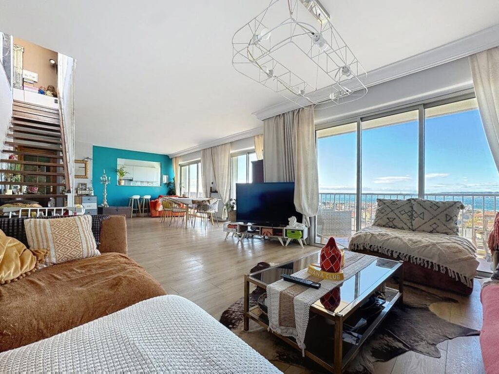 T4/5 Pointe Rouge VUE MER EXCEPTIONNELLE avec GrandeTerrasse – 6 pièces – 3 chambres – 155 m²