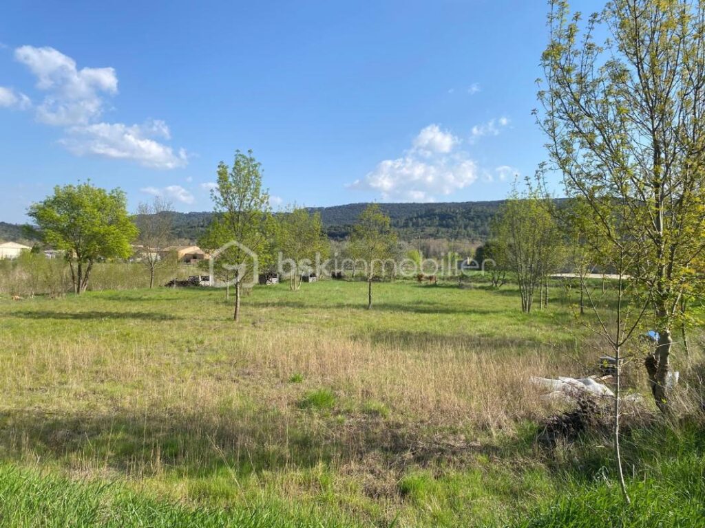 Coup de coeur pour cette magnifique parcelle constructible et viabillisée de 2318m² – Vue imprenable sur l&rsquo;arrière pays – NR pièces – NR chambres – 2318 m²