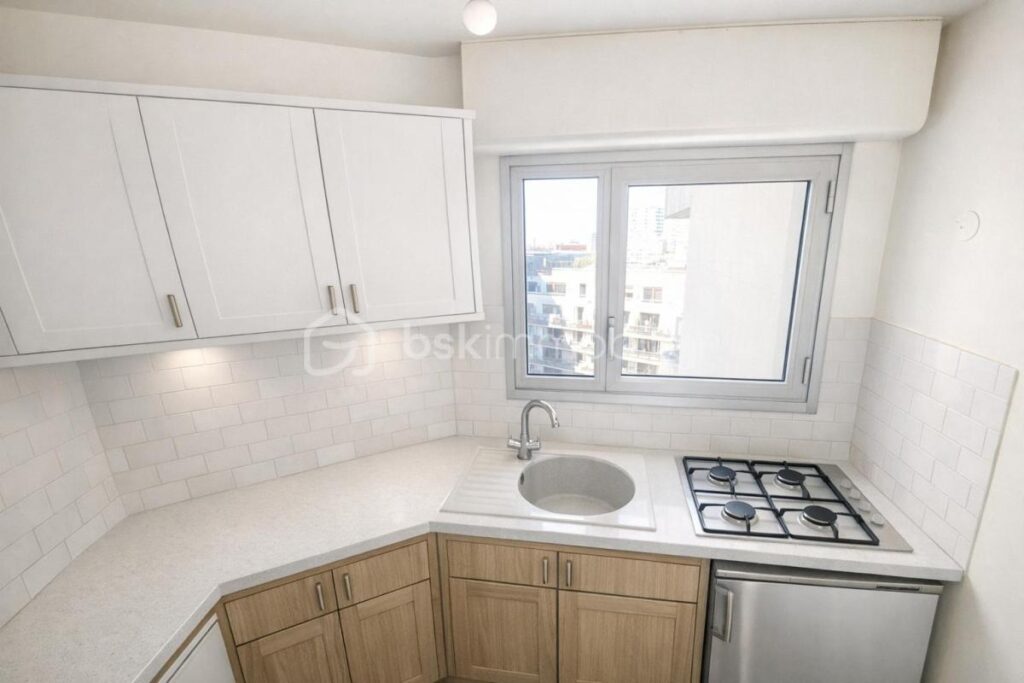 🔥 RARE – 2 PIÈCES 50 m² – SÉJOUR 20 m² – BALCON – VUE SACRÉ-CŒUR – SANS VIS-À-VIS – PARKING + GRANDE CAVE 🔥 – 2 pièces – 1 chambre – 50 m²