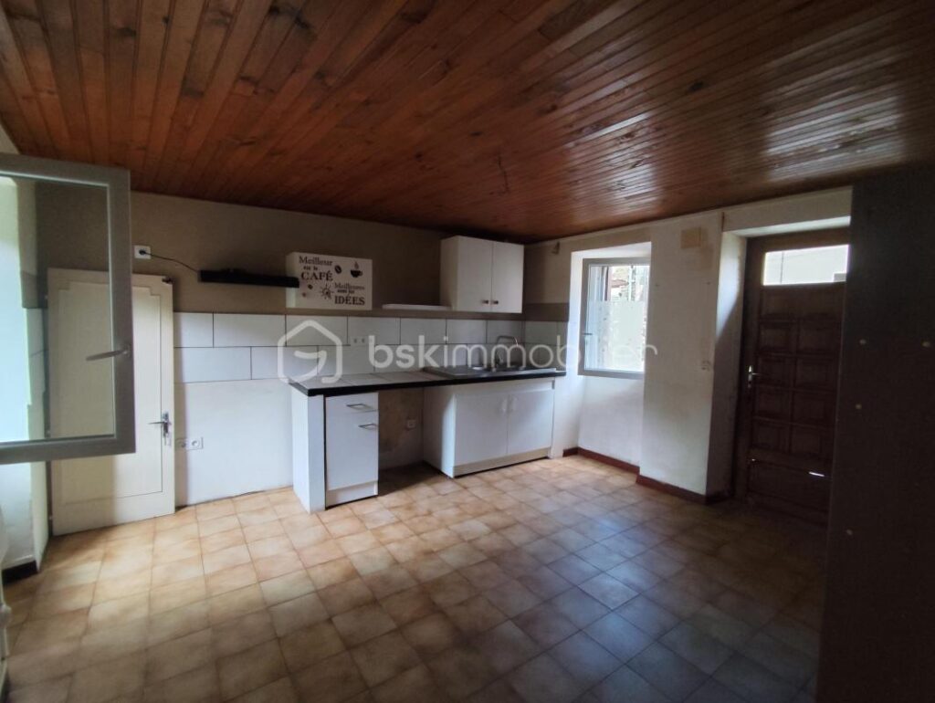 🏡 Maison de village 120 m² – Atypique & pleine de charme – Jardin intimiste 🌿 – 6 pièces – 3 chambres – 120 m²