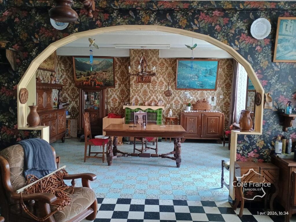 NORD – Noyelles-Sur-Sambre – Maison mitoyenne à rénover – 6 pièces – 3 chambres – 157 m²