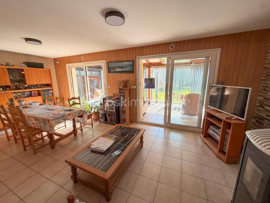 BRECH – Maison d&rsquo;environ 117 m2 habitables – 5 pièces – 3 chambres – 117 m²