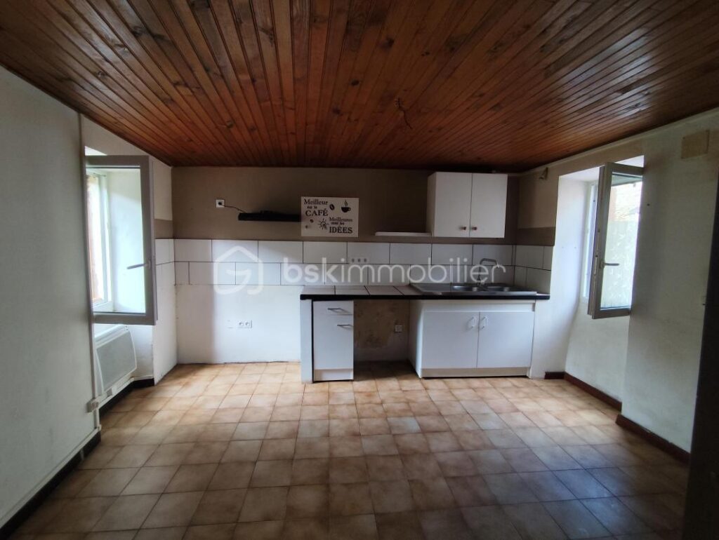 🏡 Maison de village 120 m² – Atypique & pleine de charme – Jardin intimiste 🌿 – 5 pièces – 3 chambres – 120 m²