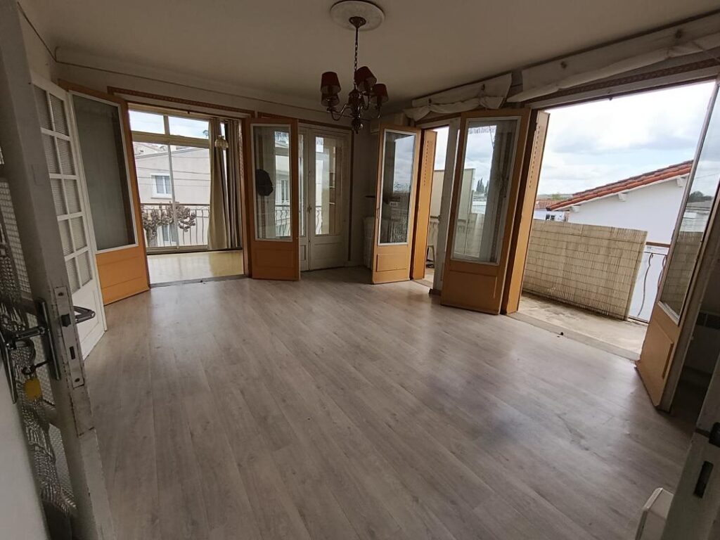 PROCHE TOUTES COMMODITES, BEL ENVIRONNEMENT – 5 pièces – 4 chambres – 186 m²