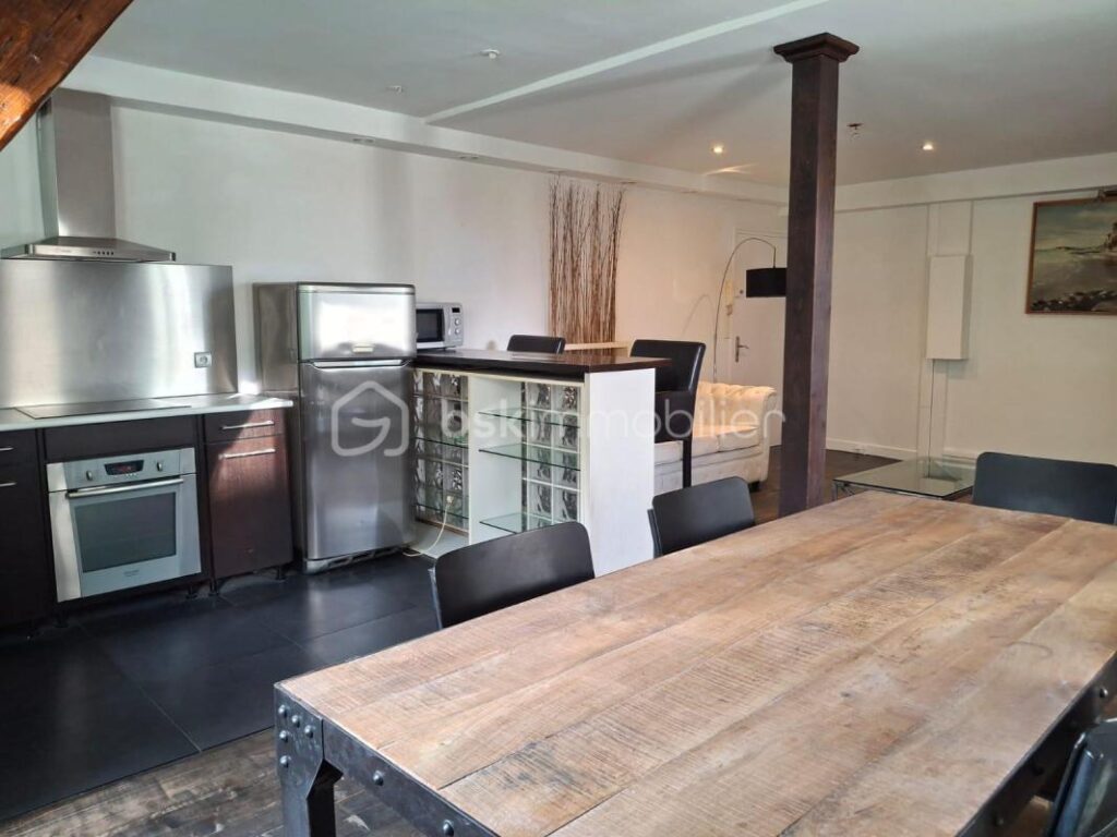 ***APPARTEMENT TYPE LOFT 2 CHAMBRES & CAVE PRES DU CENTRE VILLE DE DIEPPE*** – 3 pièces – 2 chambres – 66 m²
