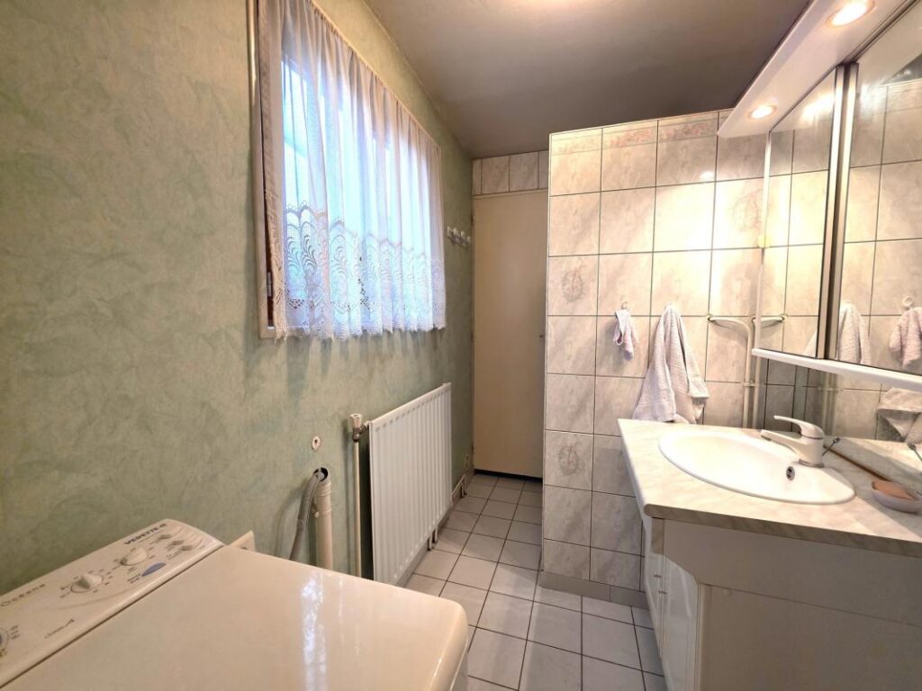 Maison mitoyenne 125m² avec véranda et jardin clos – 6 pièces – 2 chambres – 125 m²