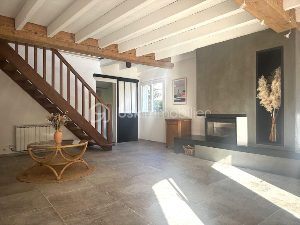 Maison 6 pièces – 215m2 – 6 pièces – 4 chambres – 215 m²