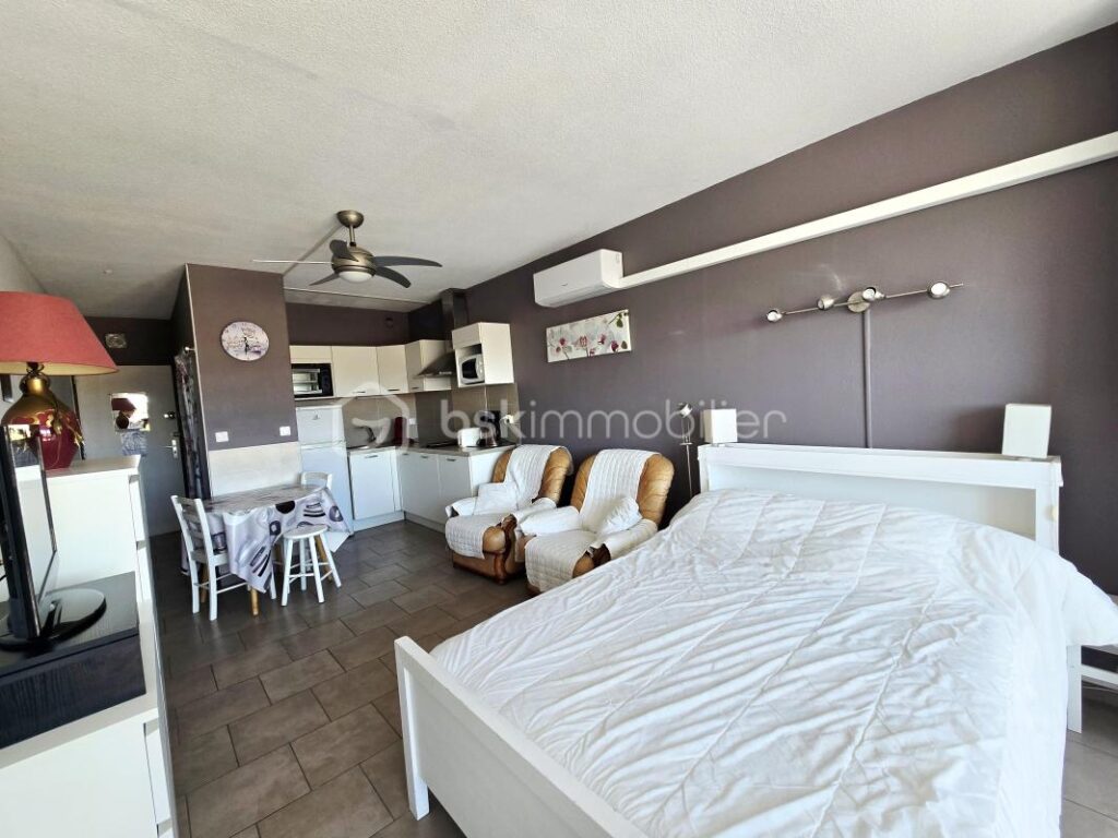 EN EXCLUSIVITE – VUE ETANG – ASCENSEUR – 1 pièce – NR chambres – 25 m²