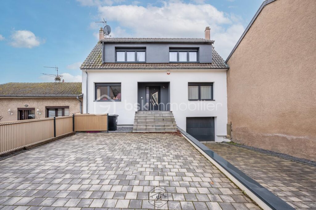 🏡 Maison 166 m² avec piscine et vue dégagée – Fèves – 8 pièces – 4 chambres – 166 m²