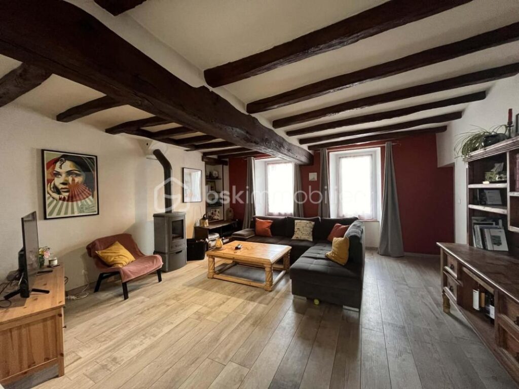 Maison 5 chambres sur jardin clos – GESTE – 260 000 € HAI – 8 pièces – 5 chambres – 166 m²