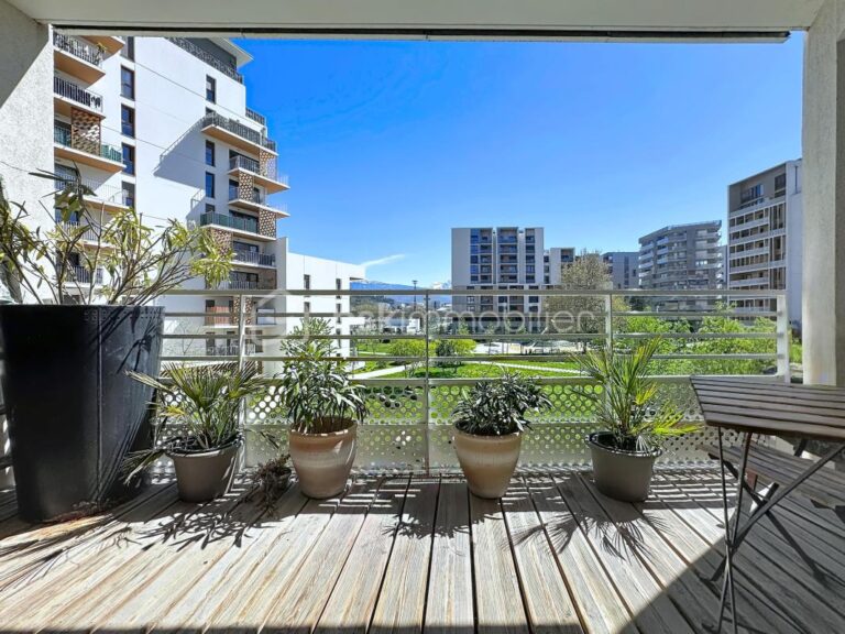 📍 T3 lumineux avec terrasse – 67,5 m² – Presqu’île de Grenoble (2015) 10 rue Capitaine Lanvin Lespiau – 3 pièces – 2 chambres – 67 m²
