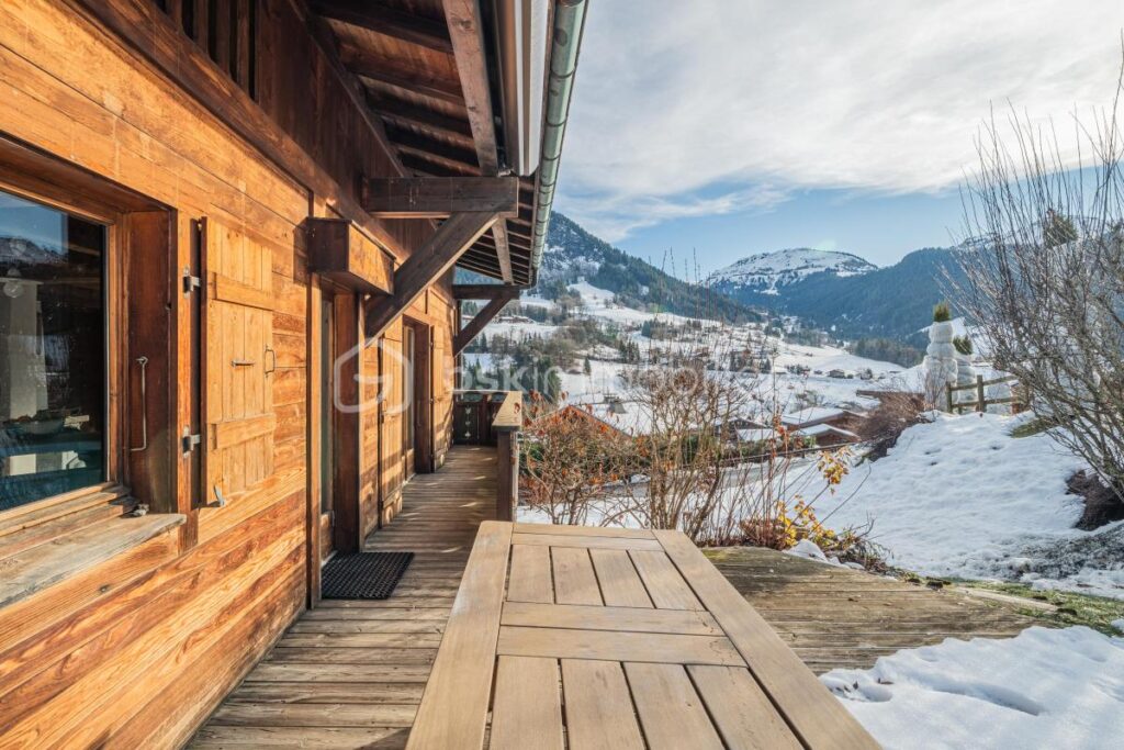 MEGEVE- CHALET FAMILIAL AU COEUR D’UN HAMEAU HISTORIQUE – 12 pièces – 7 chambres – 243 m²