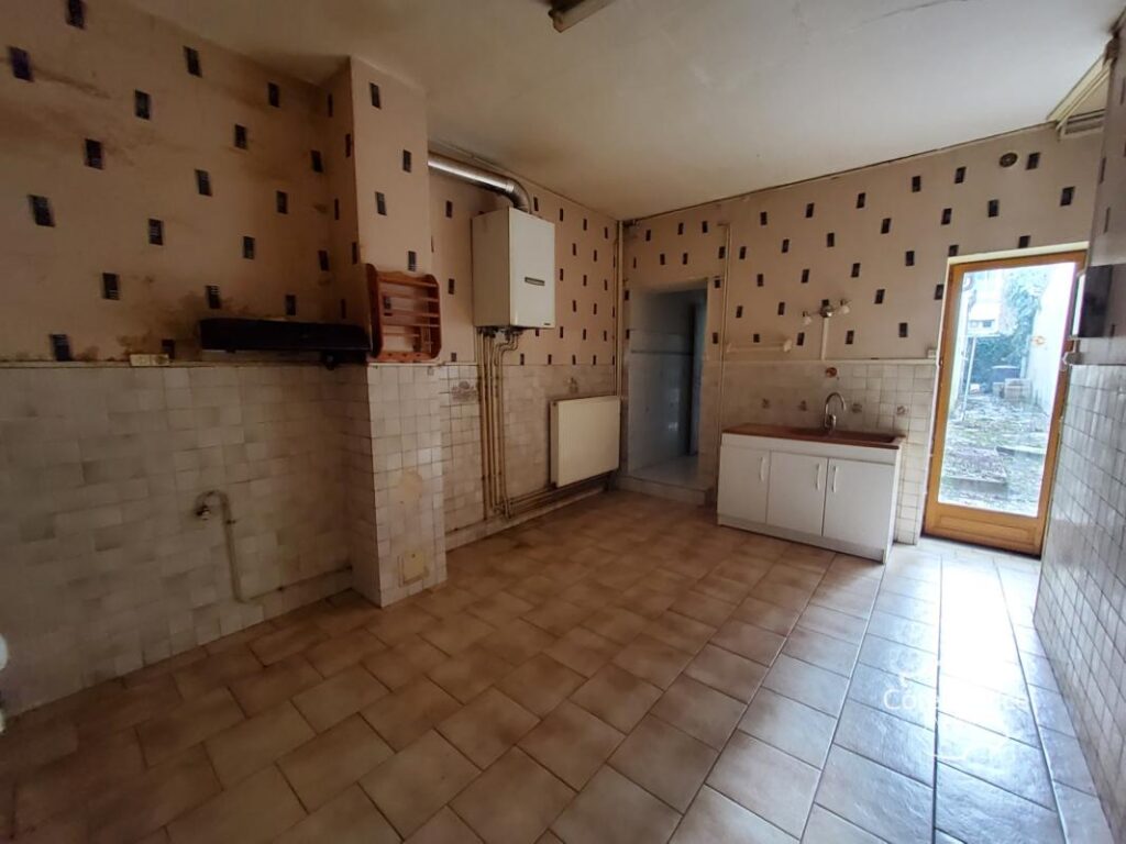 Revin 08. Maison 102 m2. Trois chambres et garage – 4 pièces – 3 chambres – 102 m²