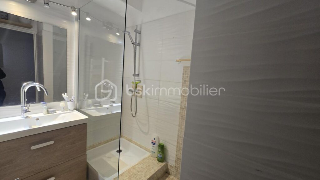 APPARTEMENT VUE ÉTANG ET CANIGOU – 1 pièce – NR chambres – 25 m²