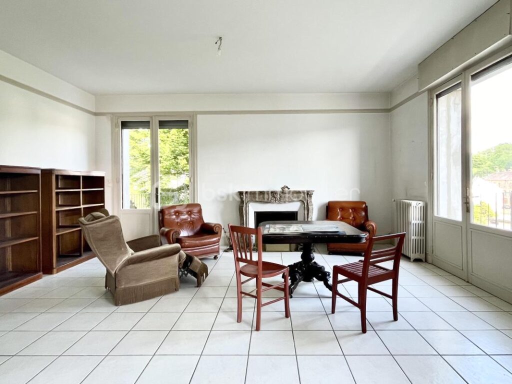 Maison d’architecte de 298 m² dans parc arboré de 7609 m² – 11 pièces – 7 chambres – 298 m²