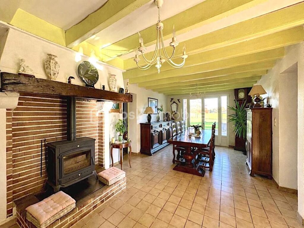 **Maison landaise de caractère avec piscine et parc arboré – Fort potentiel** – 5 pièces – 4 chambres – 164 m²