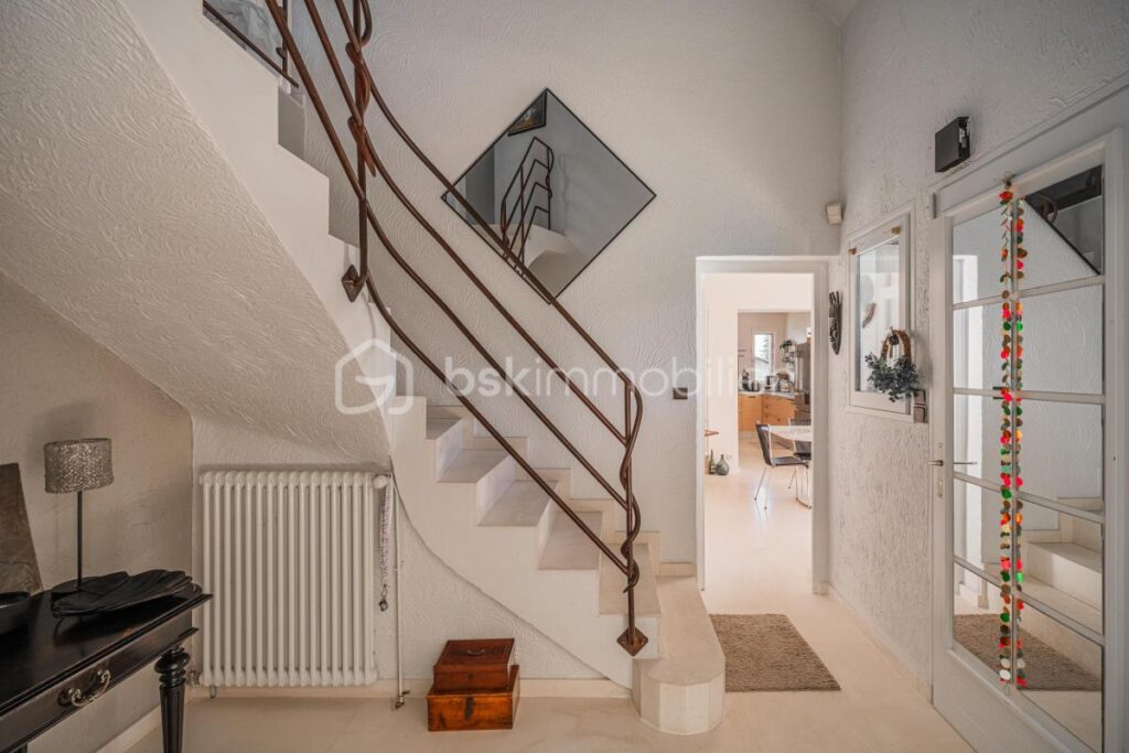 ***EXCLUSIVITÉ À BERNIN : LA VILLA FAMILIALE 7 PIECES PAR EXCELLENCE – ÉLÉGANCE & PANORAMA – 7 pièces – 4 chambres – 213 m²