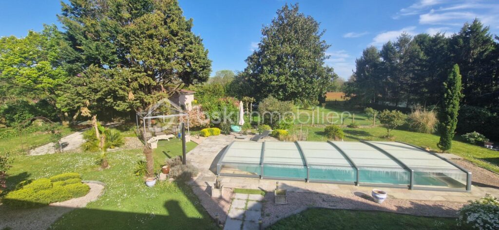 Maison familiale avec T2 indépendant, grands volumes, piscine et magnifique jardin – 5 mns de Dax – 6 pièces – 4 chambres – 200 m²