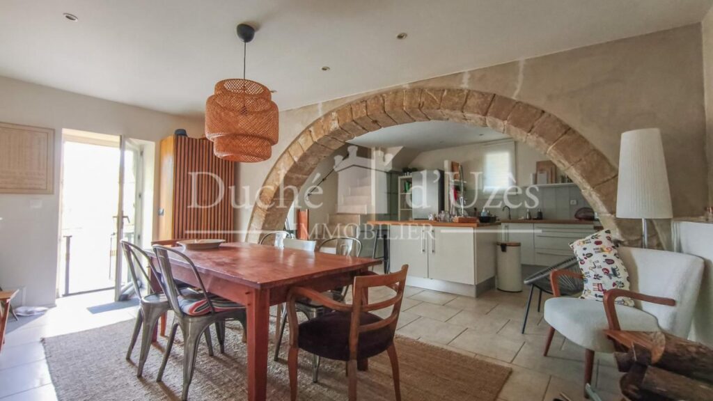 Maison – 6 pièces – 3 chambres – 150 m²