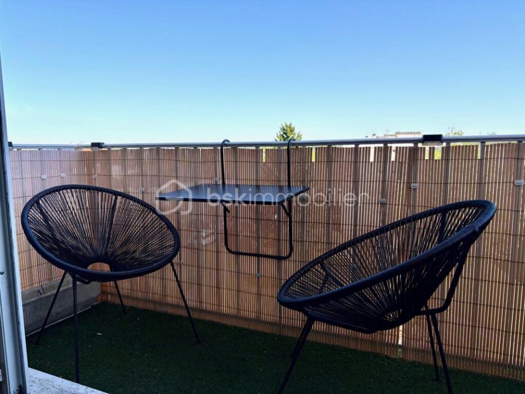 Résidence Bellevue/ F3 dernière étage / une place de parking/ et une cave – 3 pièces – 2 chambres – 61 m²