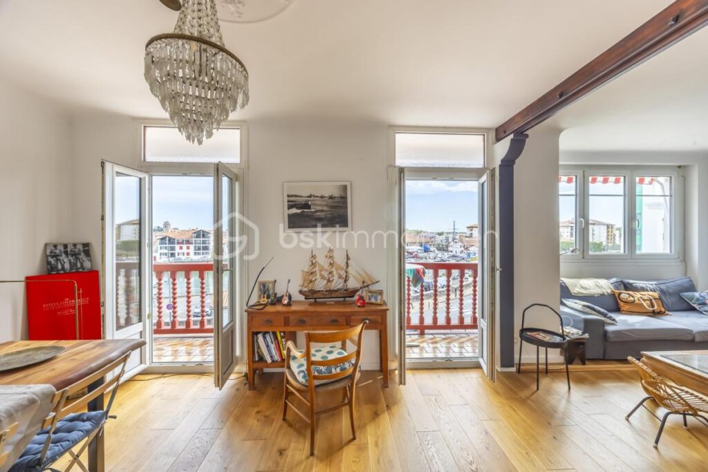 Duplex d’exception avec vue imprenable sur le port de Ciboure – 4 pièces – 2 chambres – 134 m²
