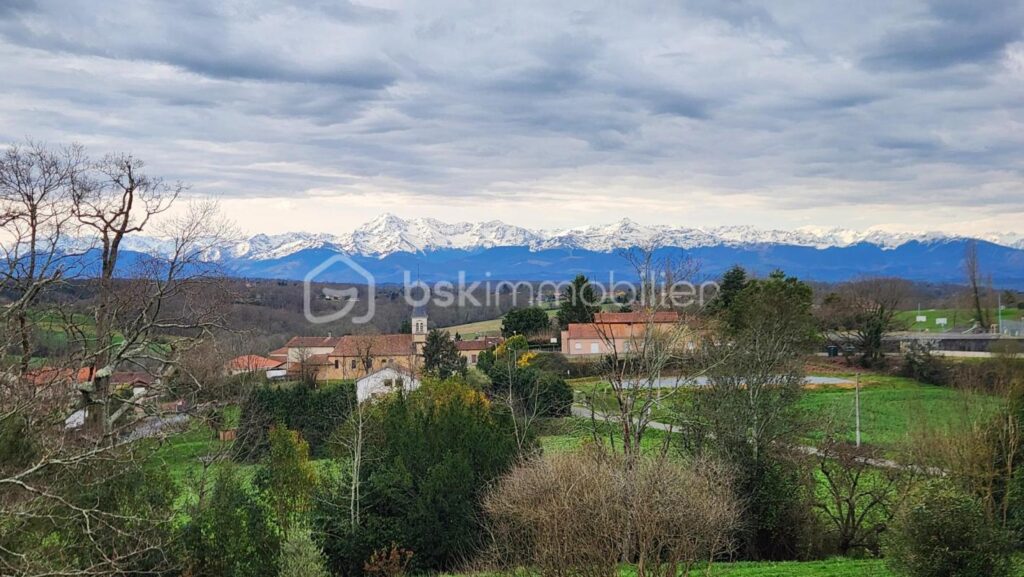 Domaine de charme sur les côteaux Est de Tarbes – NR pièces – NR chambres – 720 m²